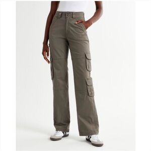 Abercrombie & Fitch High Rise Relaxed Cargo Pants